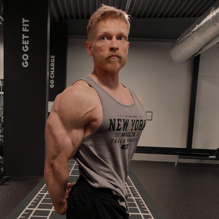 Kuvassa Nokialla toimiva personal trainer Niklas Tulivuo